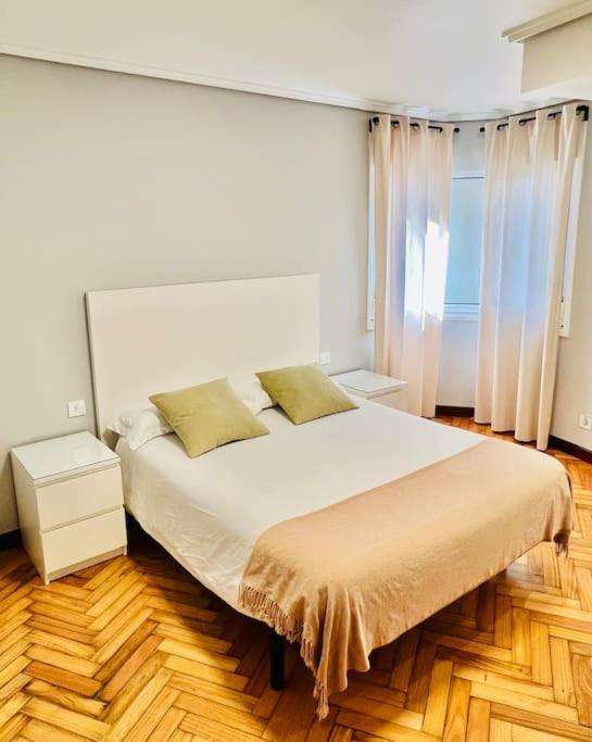 Apartamento En El Centro De Vigo 2 Habitaciones Eksteriør billede
